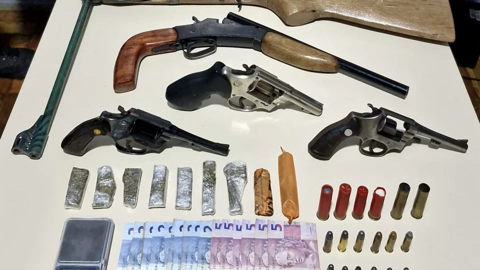 BP Choque de Santa Maria apreende armas durante ação em residência em Santo Ângelo
