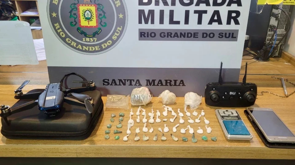 Mulher com antecedentes por homicídio é presa por tráfico de drogas em Santa Maria