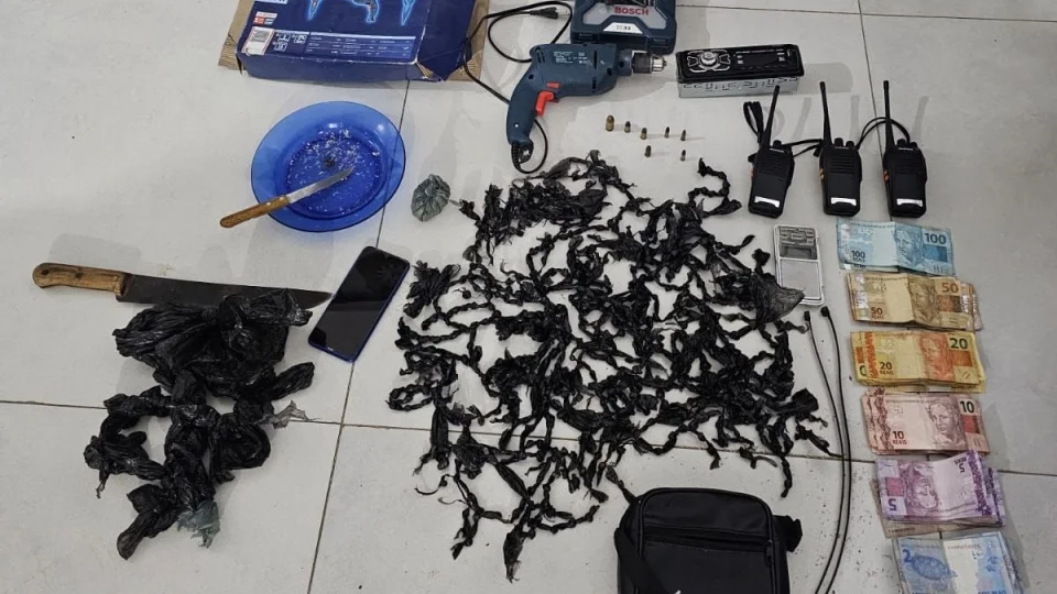 Polícia Civil apreende crack, dinheiro e munições em ação contra o tráfico de drogas em Júlio de Castilhos