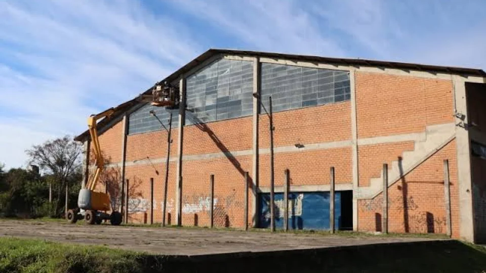 Jovem é esfaqueada 20 vezes após encontro marcado por rede social em Santa Maria