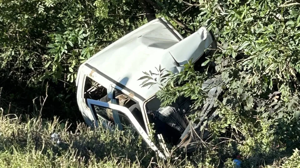 Homem morre em colisão entre carro e carreta na BR-158