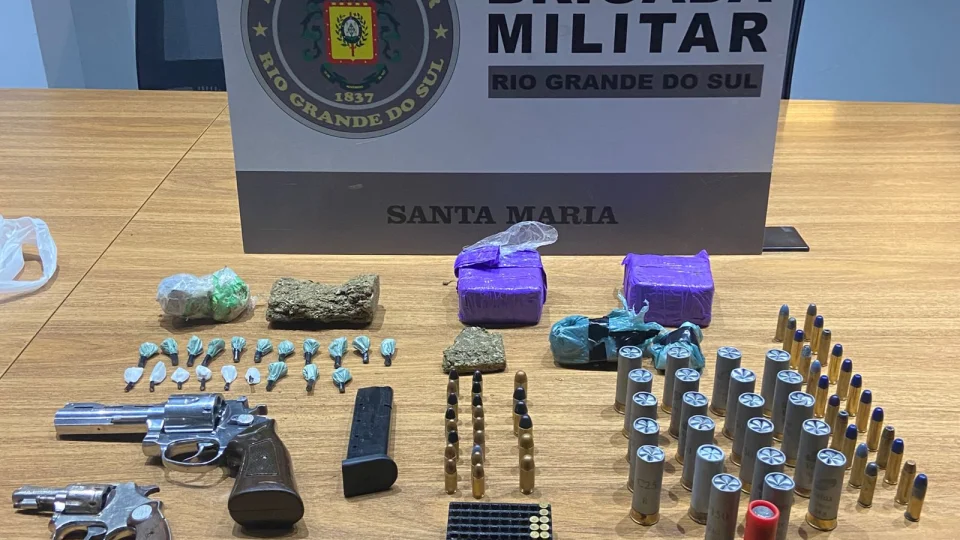 Homem é preso por tráfico de drogas e porte ilegal de arma em Santa Maria