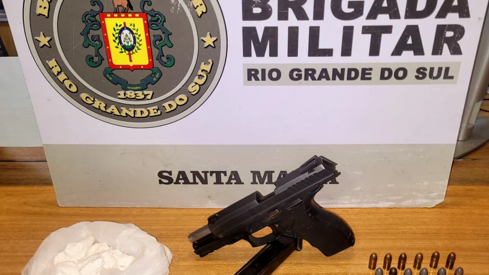 Brigada Militar apreende arma, munições e droga após denúncia em Santa Maria