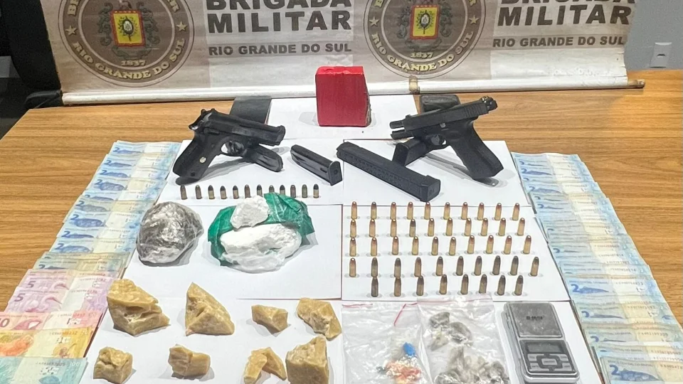 Dois jovens são presos por tráfico de drogas e porte ilegal de arma em Santa Maria