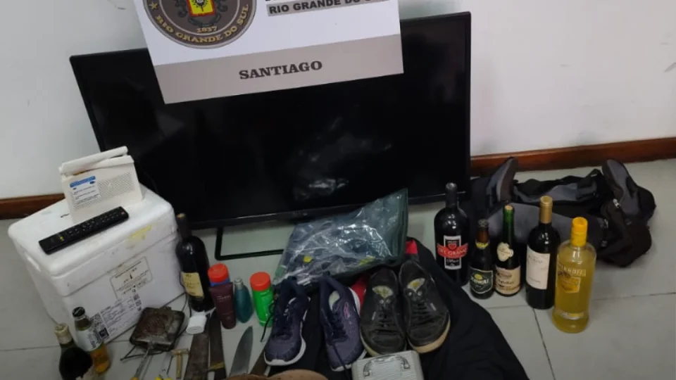 Trio é preso por furto qualificado e objetos são recuperados pela Brigada Militar em Santiago