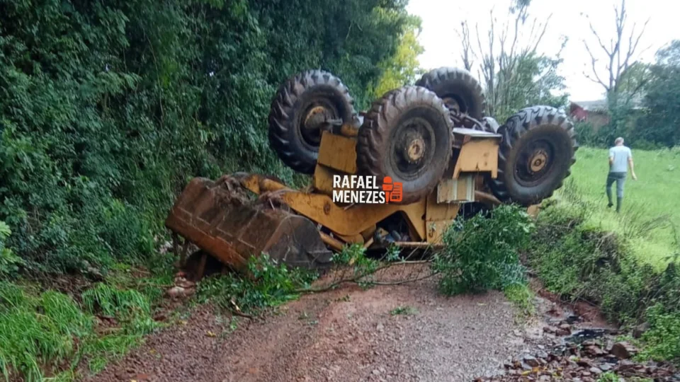 Homem morre após pá carregadeira tombar e esmagá-lo no interior de Toropi
