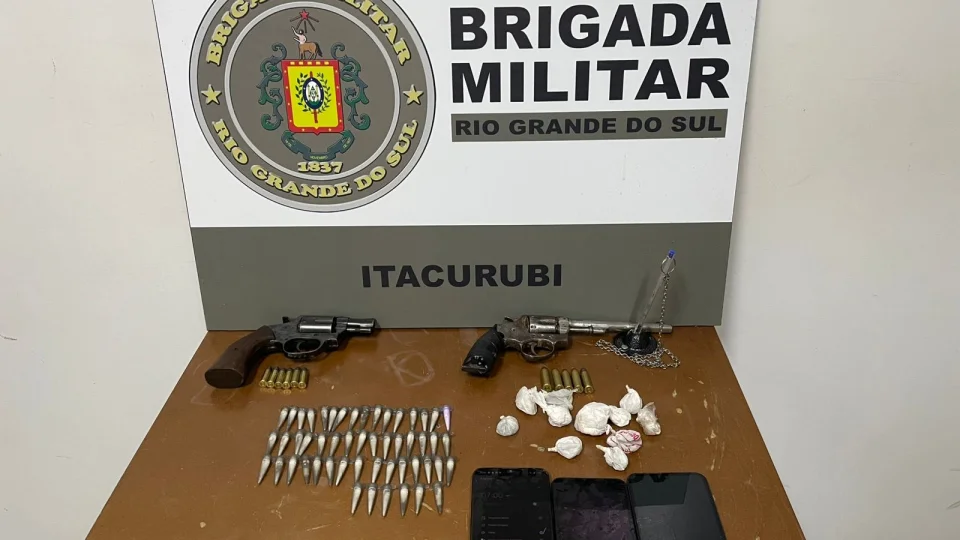 Jovem é preso com armas e drogas em Itacurubi