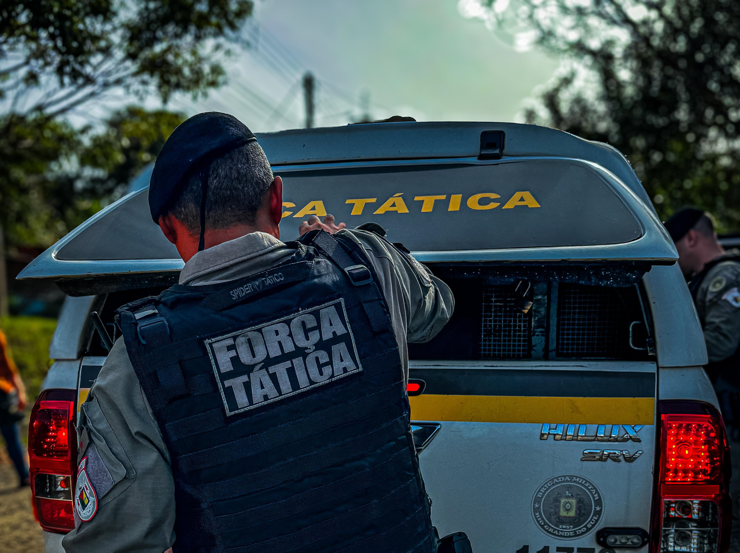 Homem com antecedentes criminais por homicídio é preso em Santa Maria
