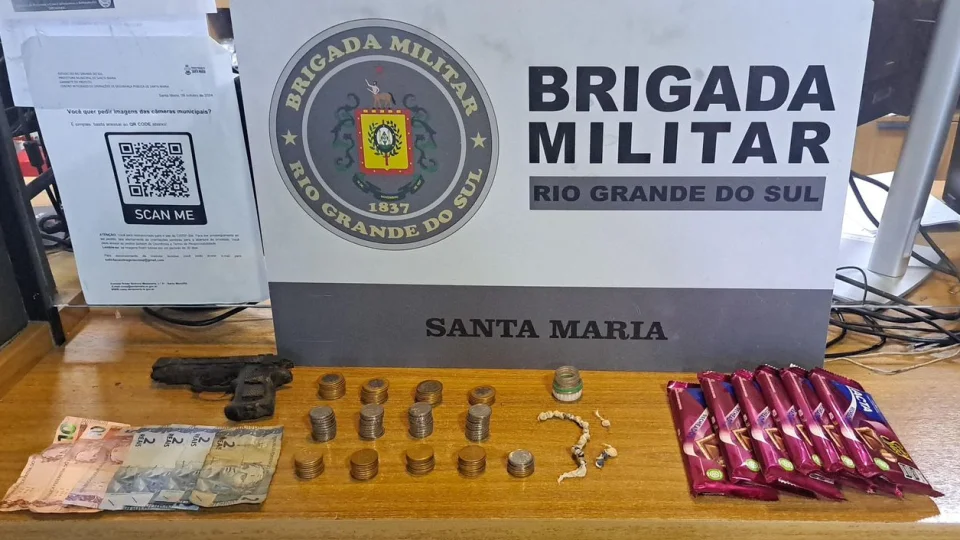 Jovem é preso com crack e simulacro de pistola no Bairro Passo D’Areia, em Santa Maria